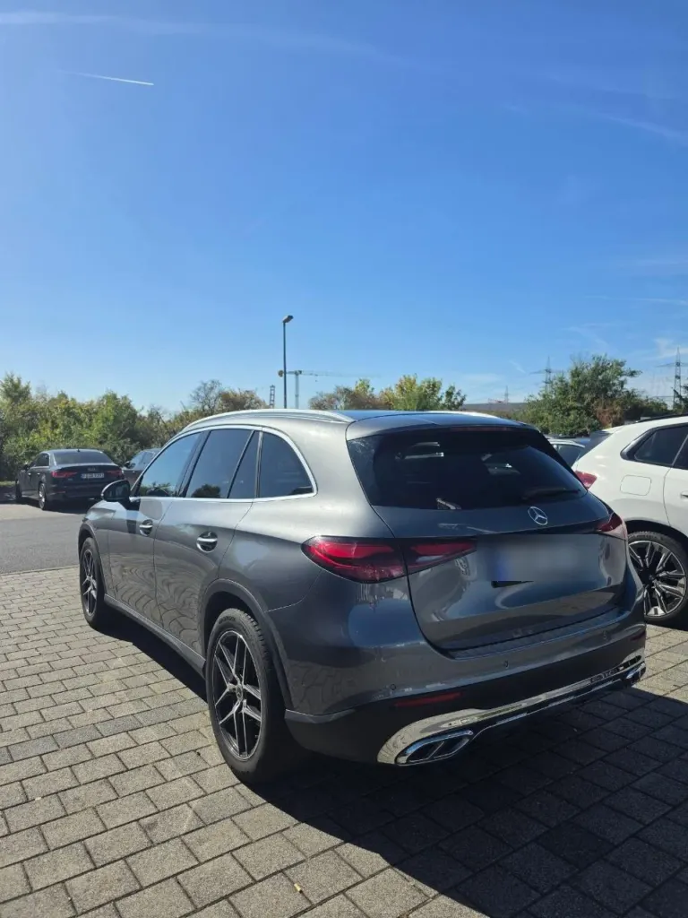 Mercedes GLC von hinten, bereit zur Überführung